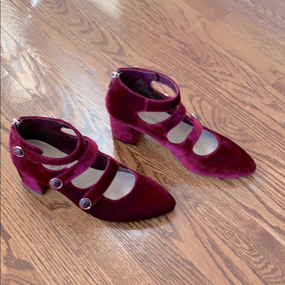 Bella-Vita Ruby Velvet Heels Size 7 1/2 - Picture 2 of 5